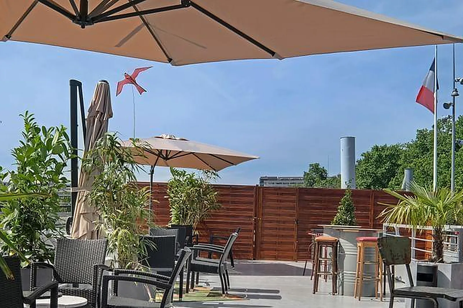 Lieux événementiels, PONTON EMILE