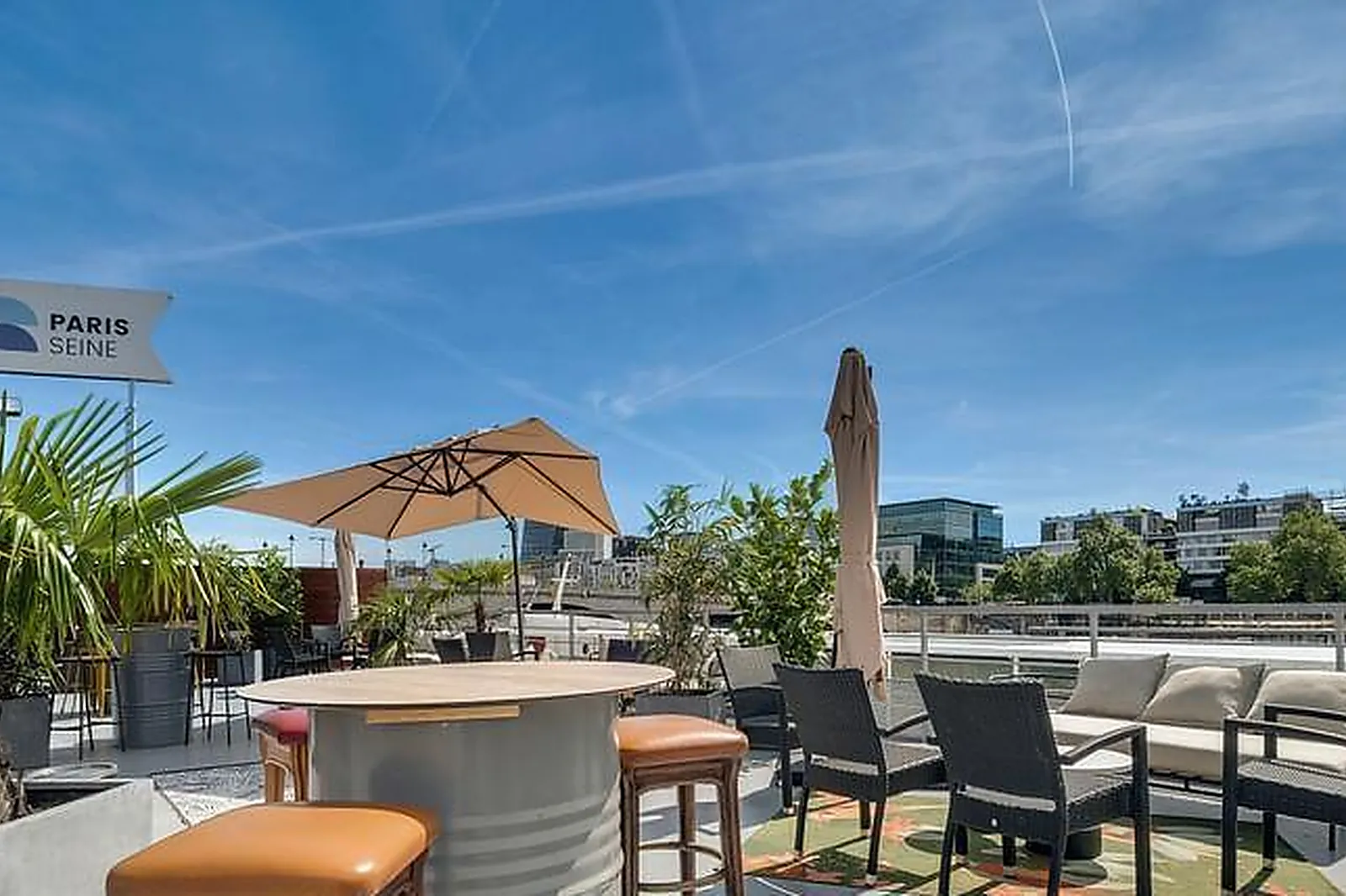 Lieux événementiels, PONTON EMILE