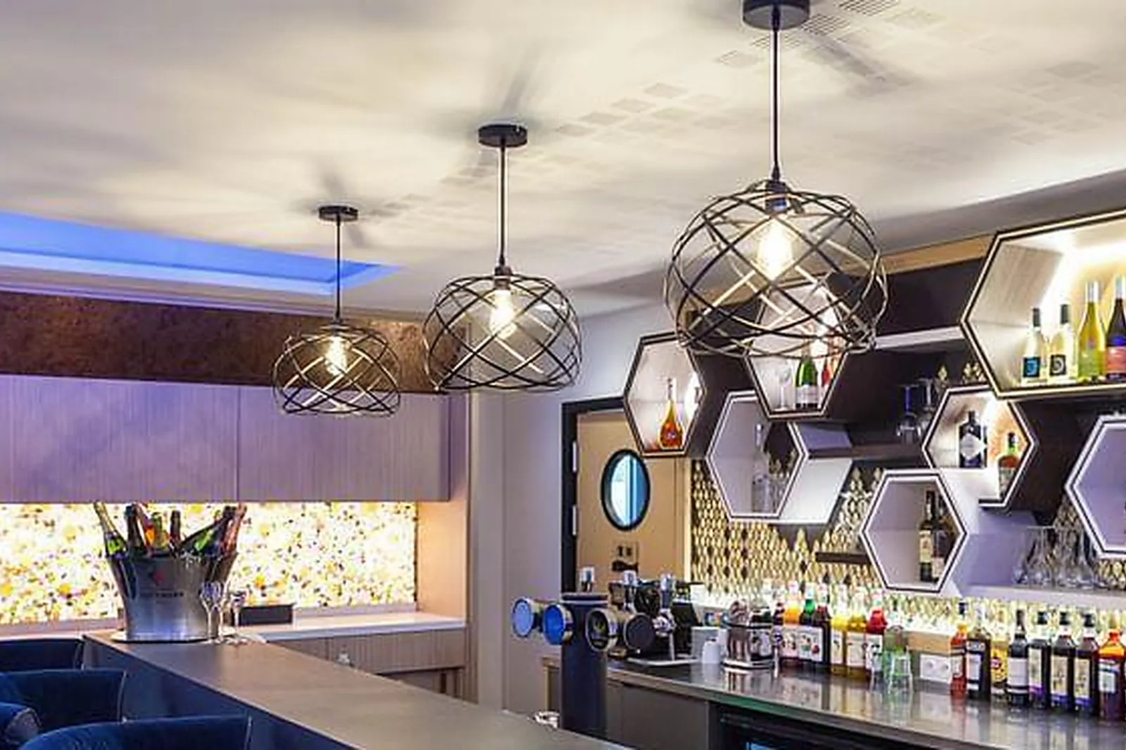 Lieux événementiels, POSITIVE PLACE ****