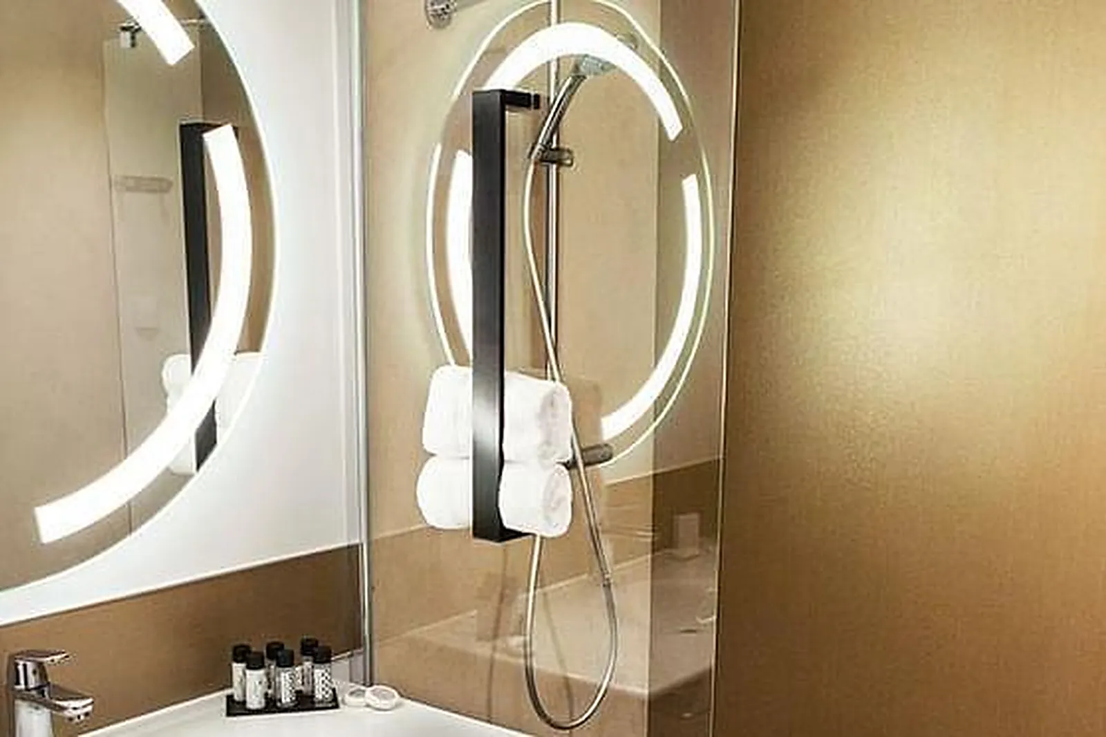 Lieux événementiels, POSITIVE PLACE ****