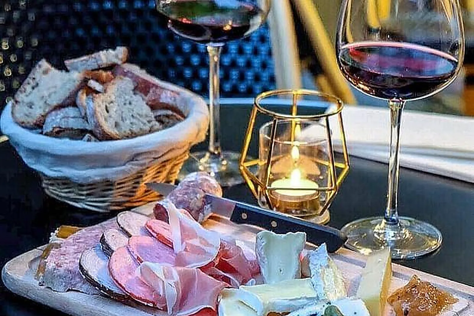 Lieux événementiels, POUPÉE