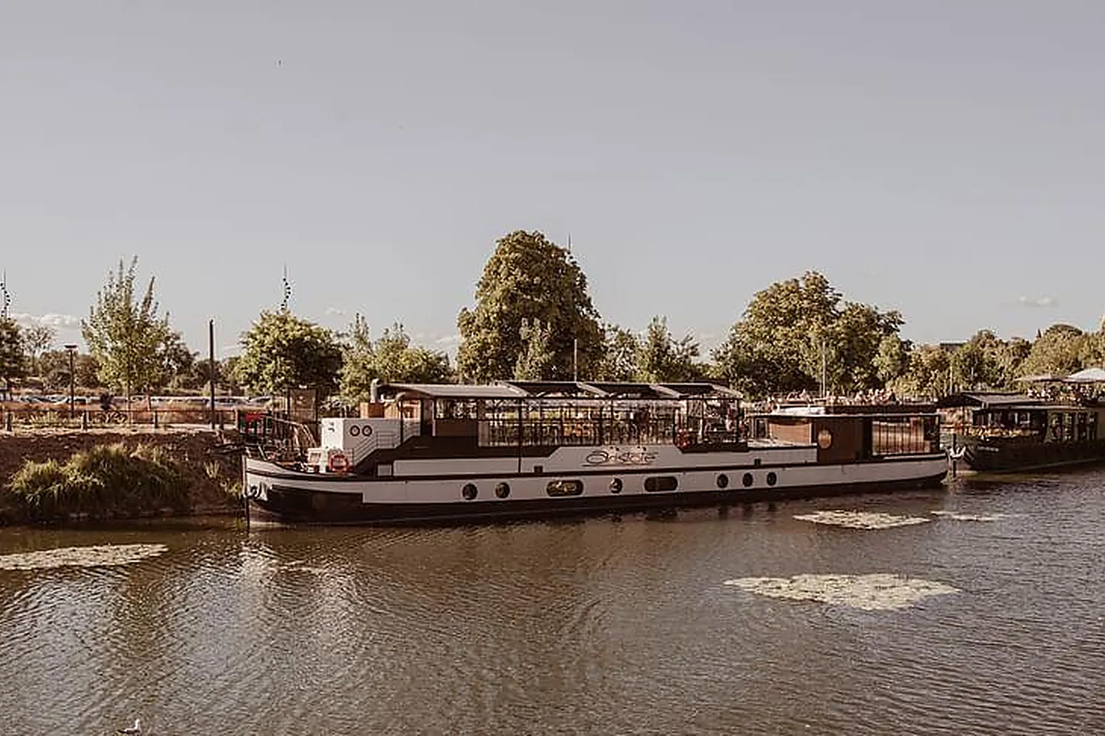 Lieux événementiels, PÉNICHE ARISTOTE