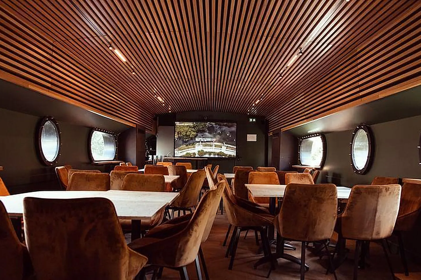 Lieux événementiels, PÉNICHE ARISTOTE