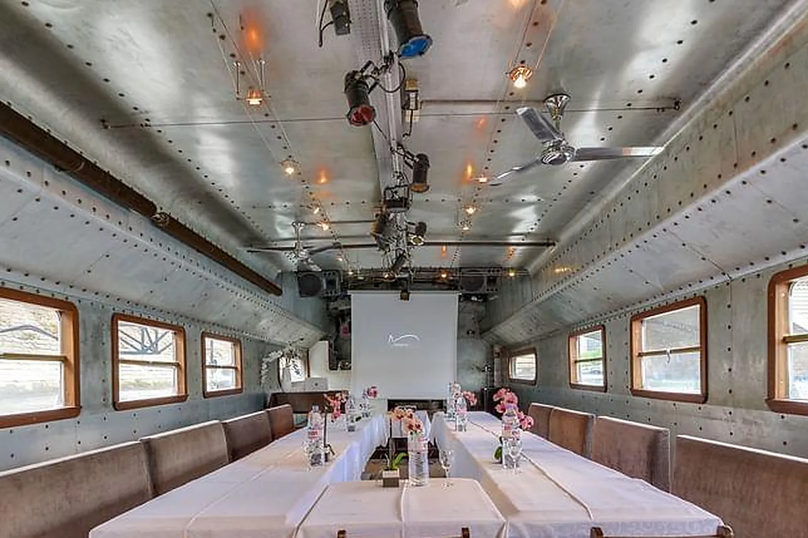 Lieux événementiels, PÉNICHE DE LA BALEINE BLANCHE