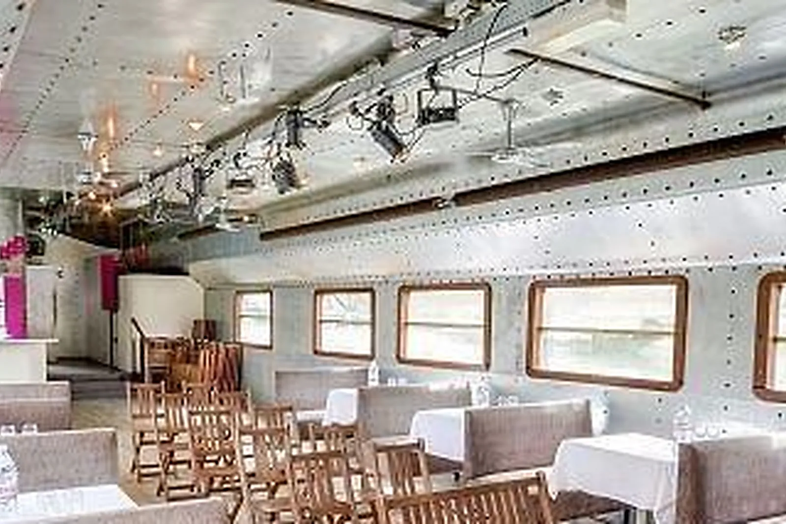 Lieux événementiels, PÉNICHE DE LA BALEINE BLANCHE