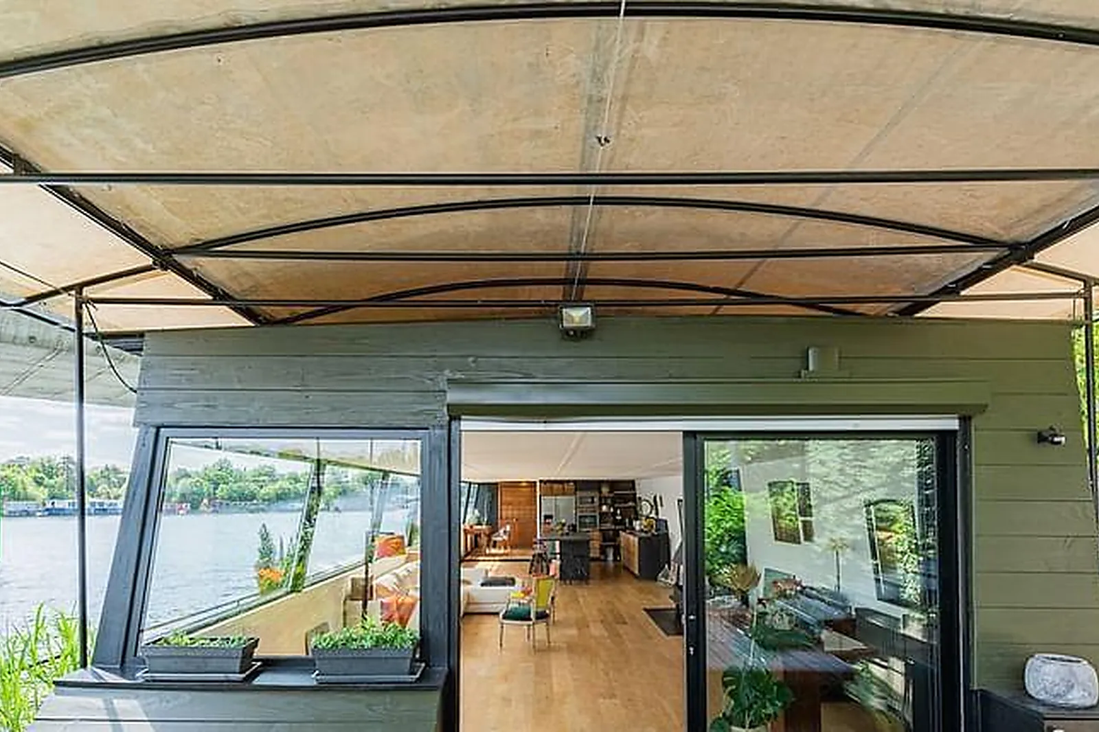 Lieux événementiels, PÉNICHE L'INSTANT ST CLOUD