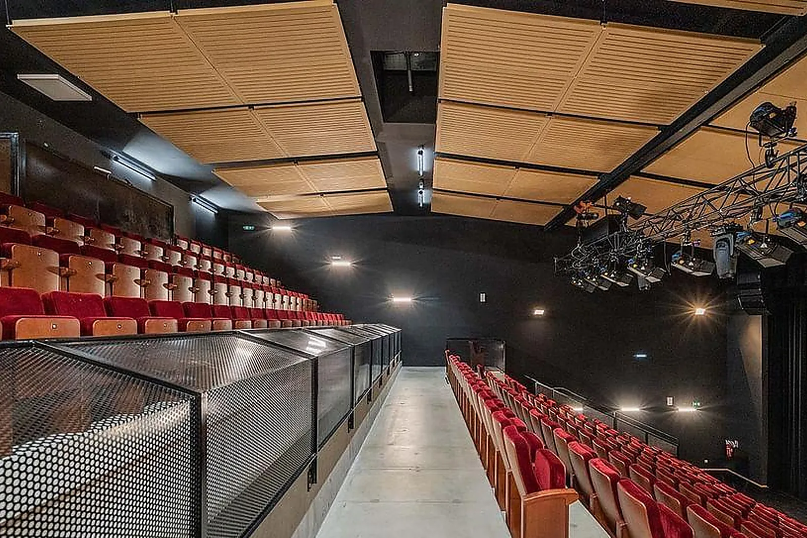 Lieux événementiels, PÔLE CULTUREL JEAN FERRAT