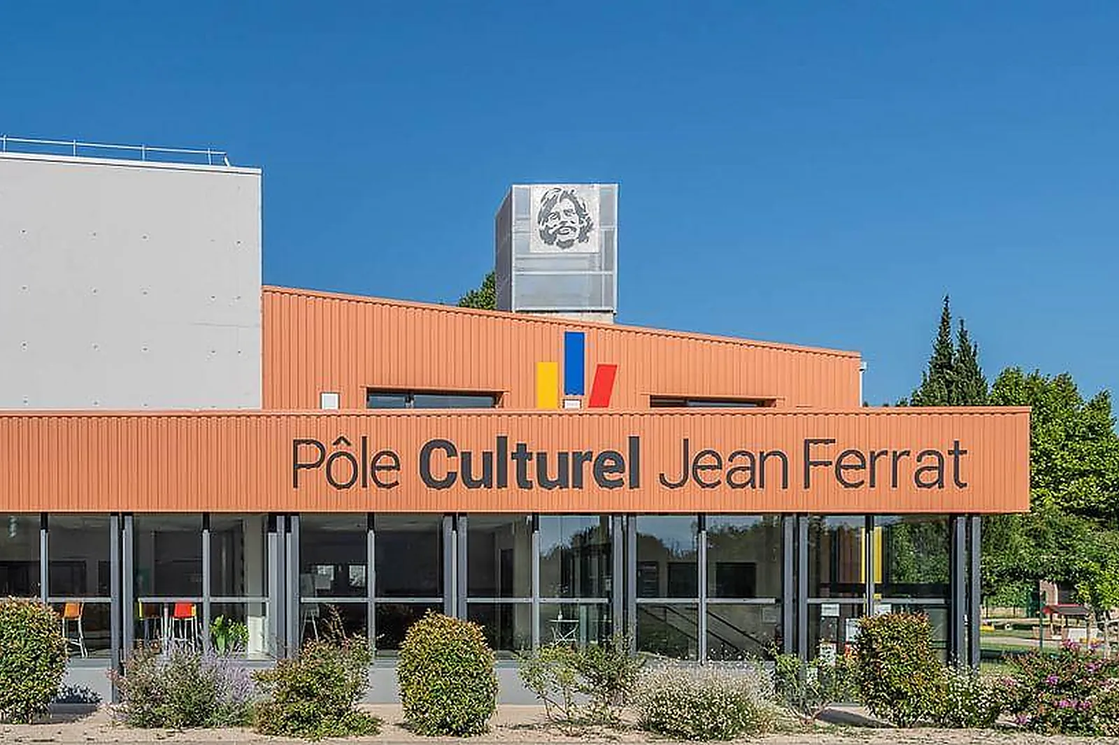 Lieux événementiels, PÔLE CULTUREL JEAN FERRAT