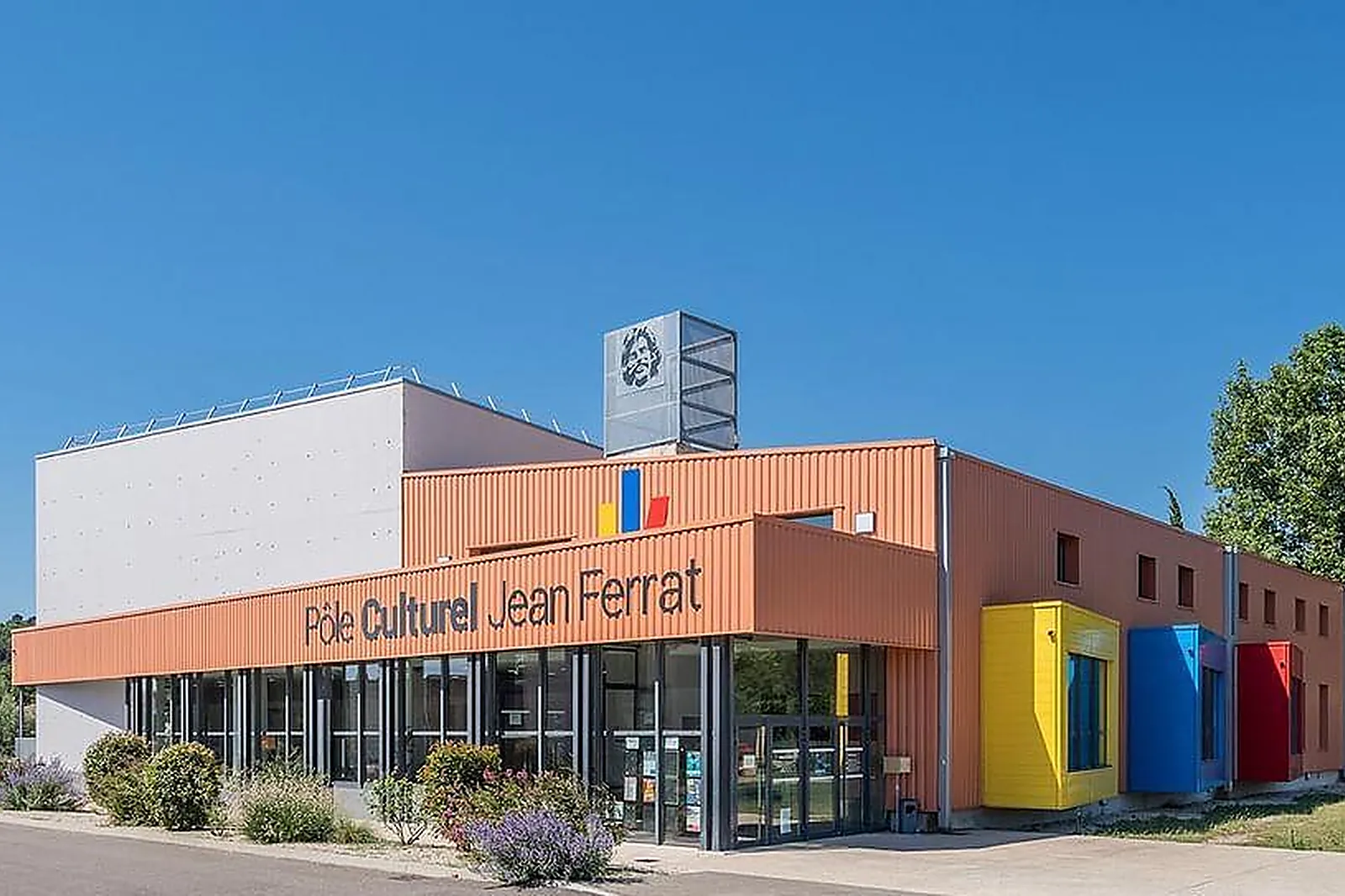 Lieux événementiels, PÔLE CULTUREL JEAN FERRAT
