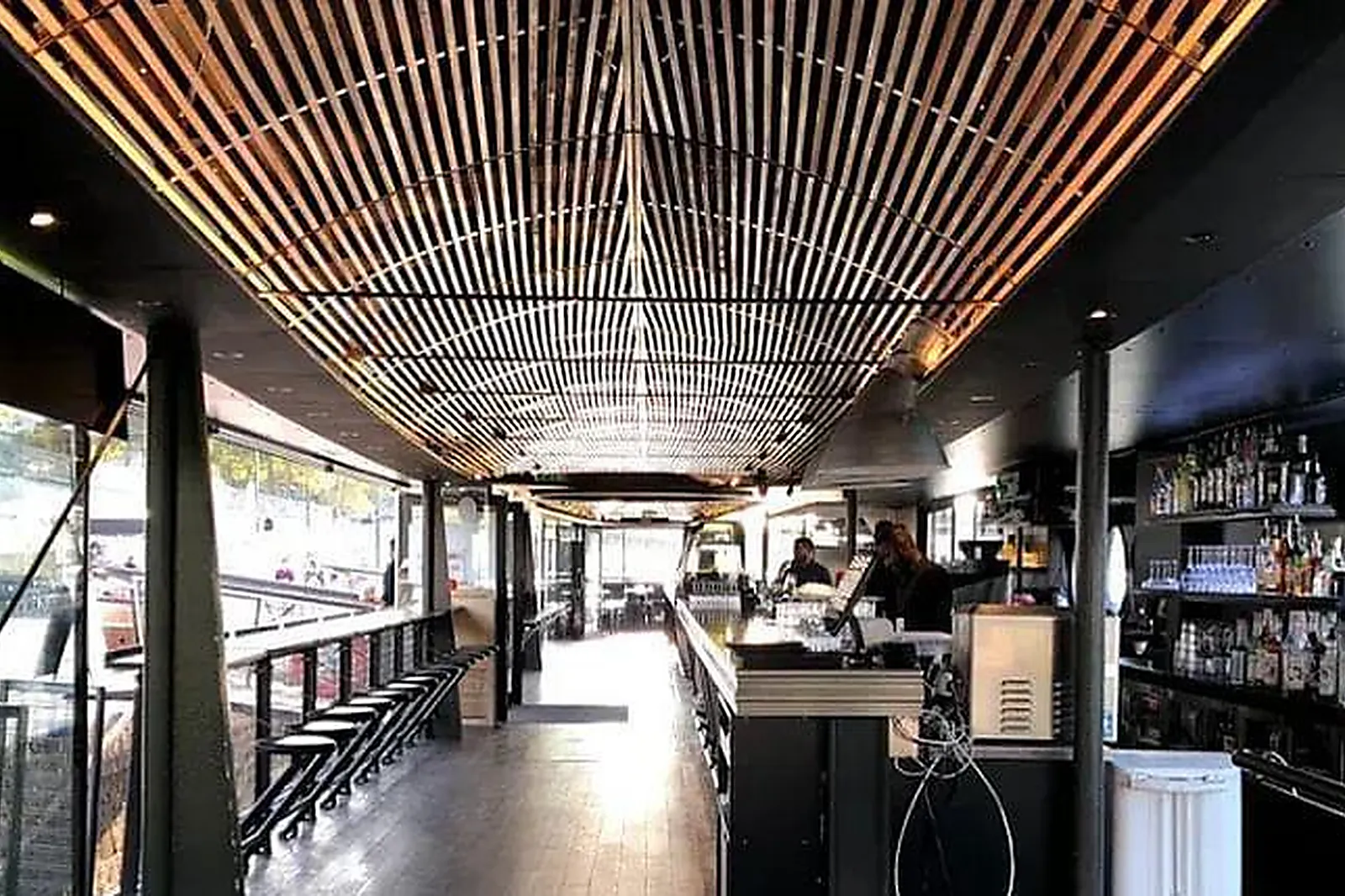 Lieux événementiels, QUAI ALEXANDRE III