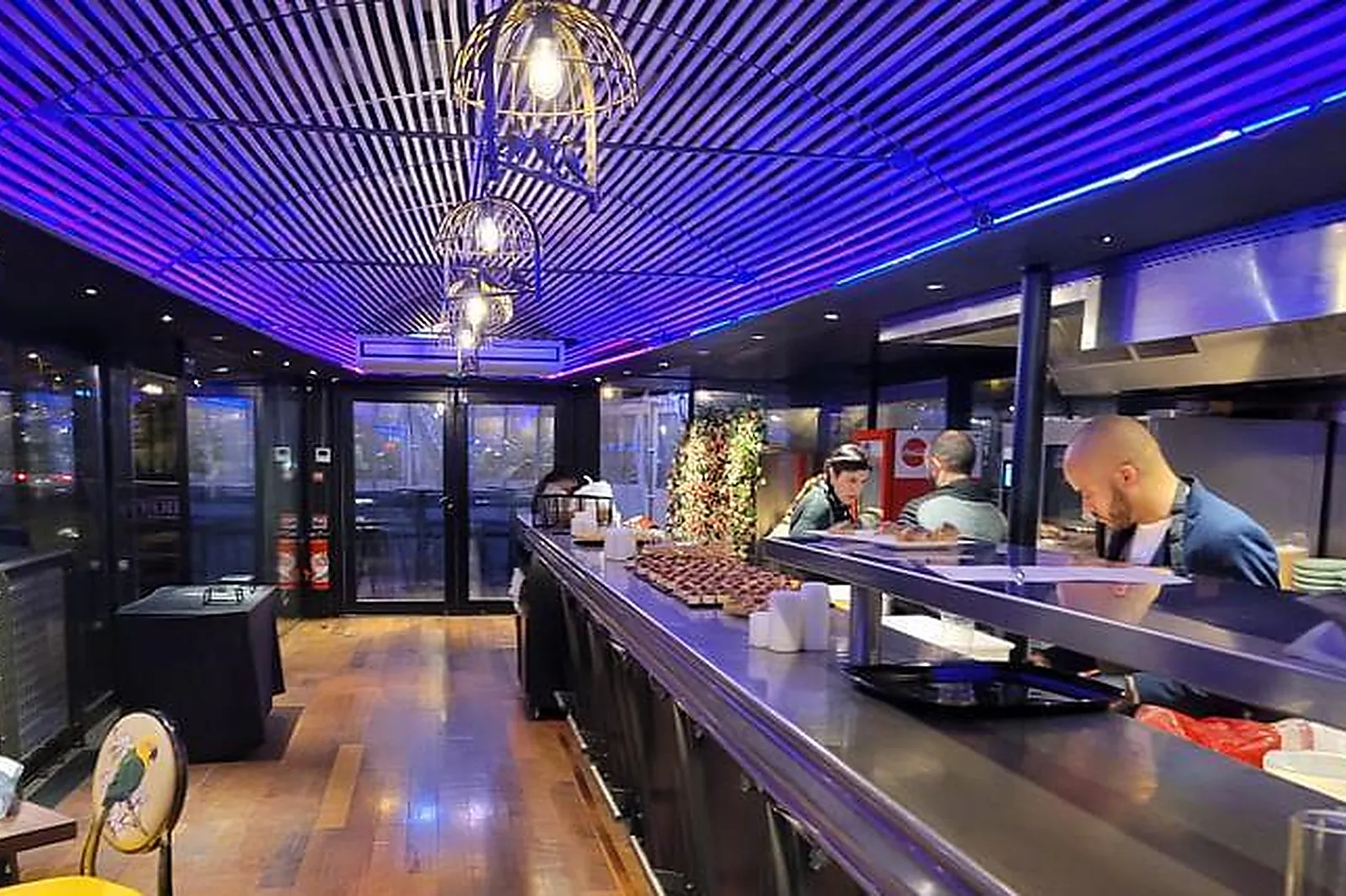 Lieux événementiels, QUAI ALEXANDRE III