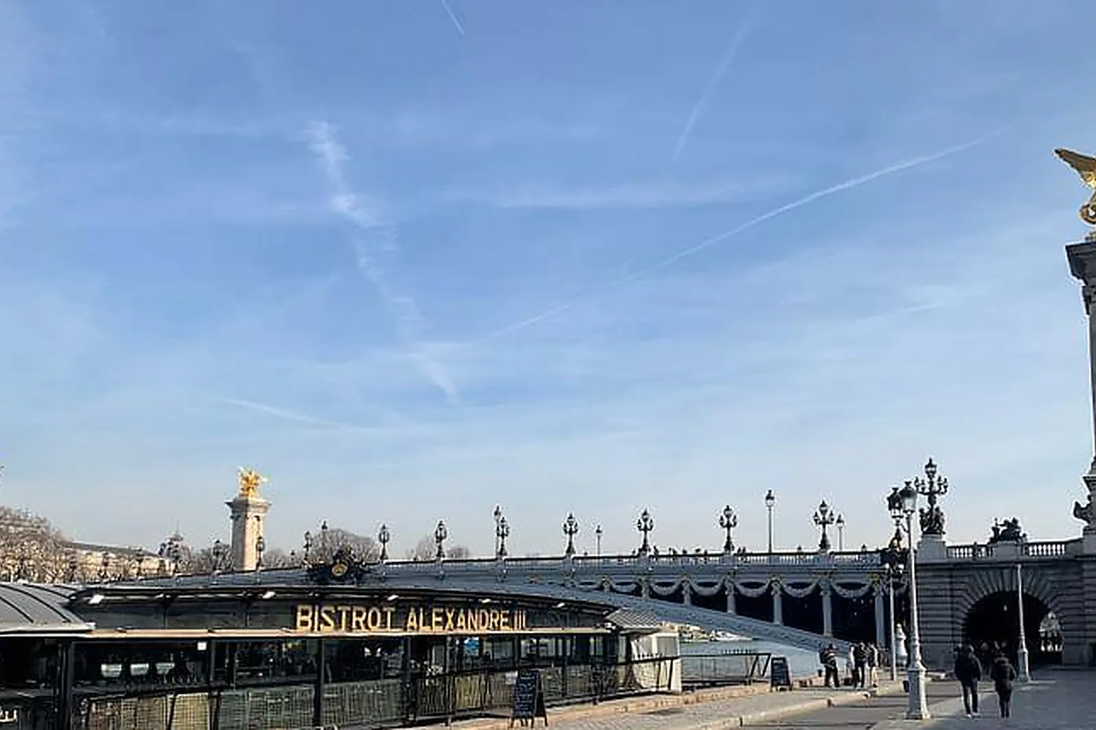 Lieux événementiels, QUAI ALEXANDRE III