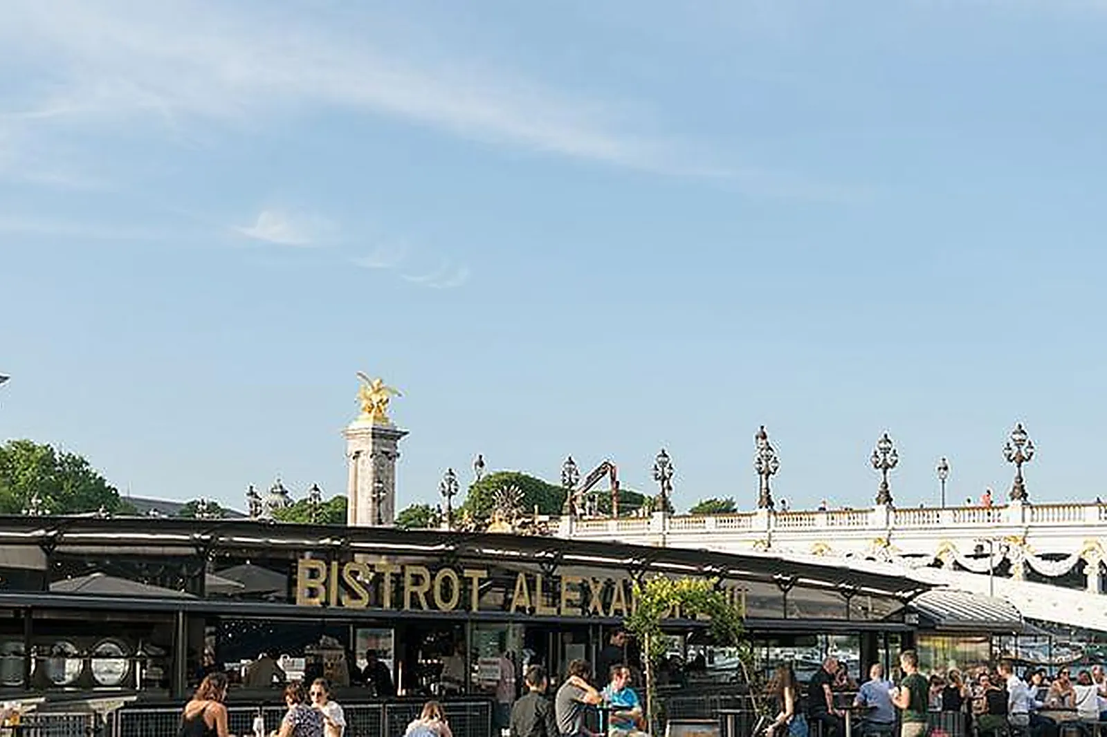 Lieux événementiels, QUAI ALEXANDRE III
