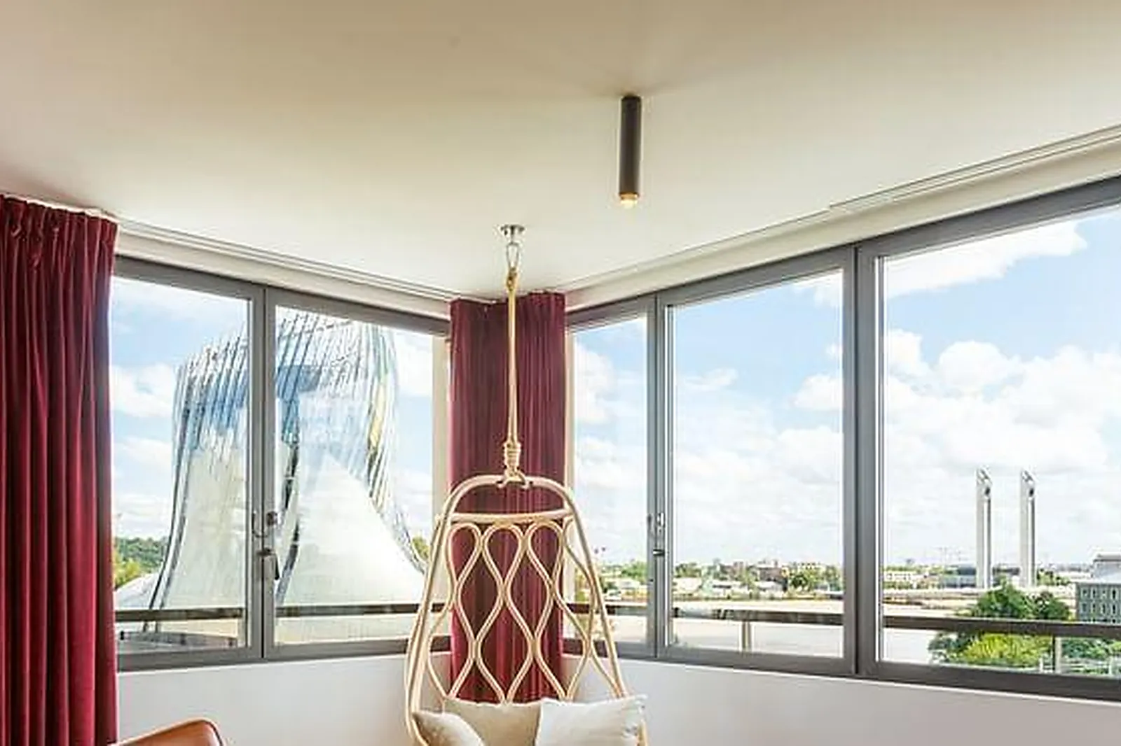 Lieux événementiels, RENAISSANCE BORDEAUX ****