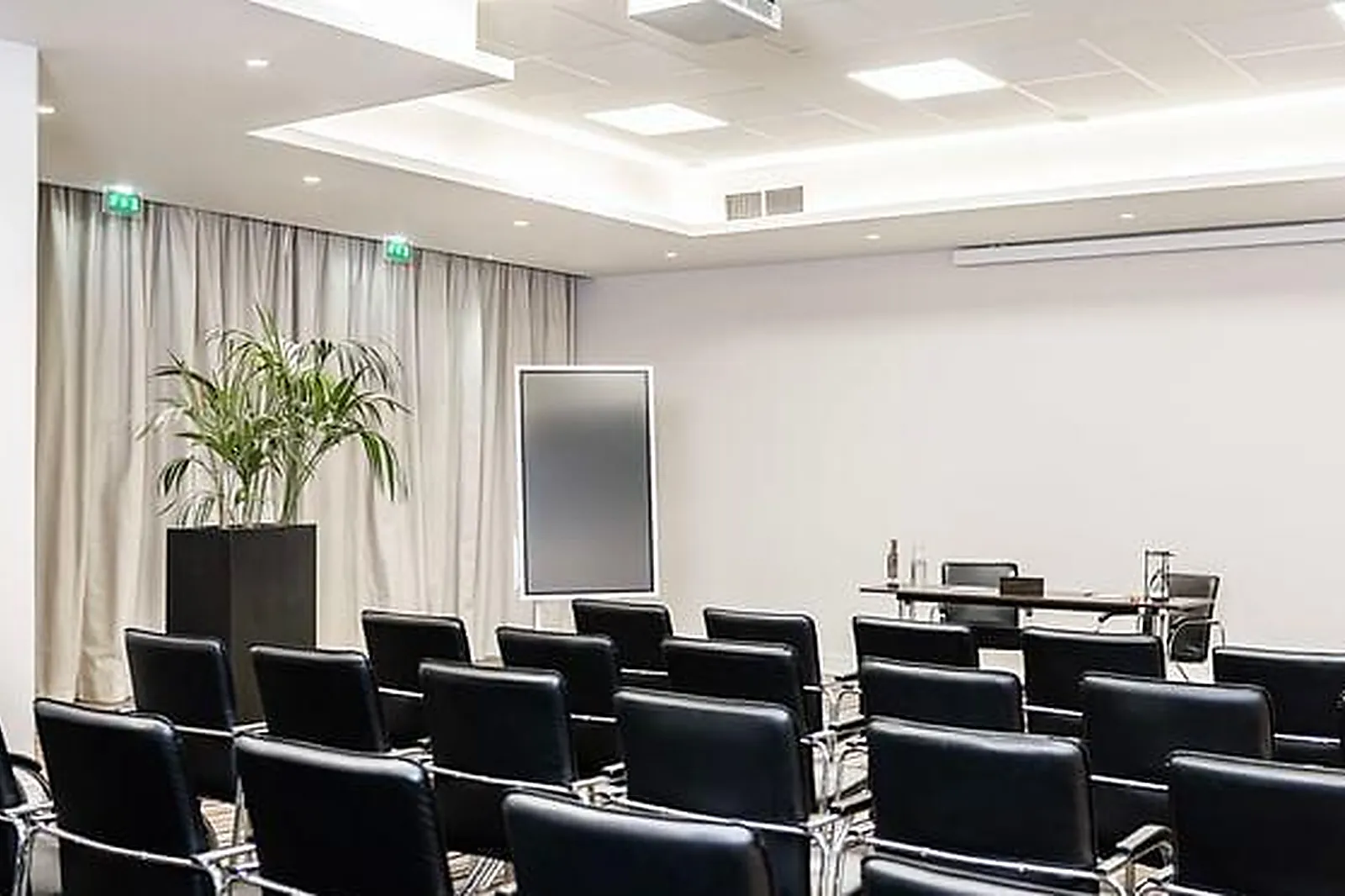 Lieux événementiels, RENAISSANCE PARIS HIPPODROME DE SAINT-CLOUD ****