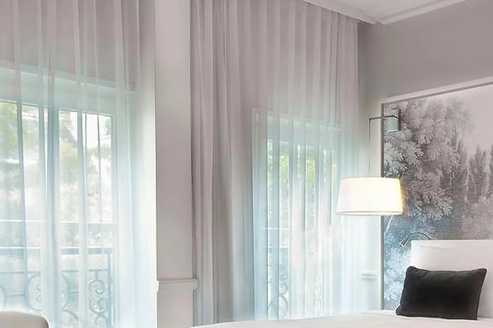 Lieux événementiels, RENAISSANCE PARIS NOBEL TOUR EIFFEL ****