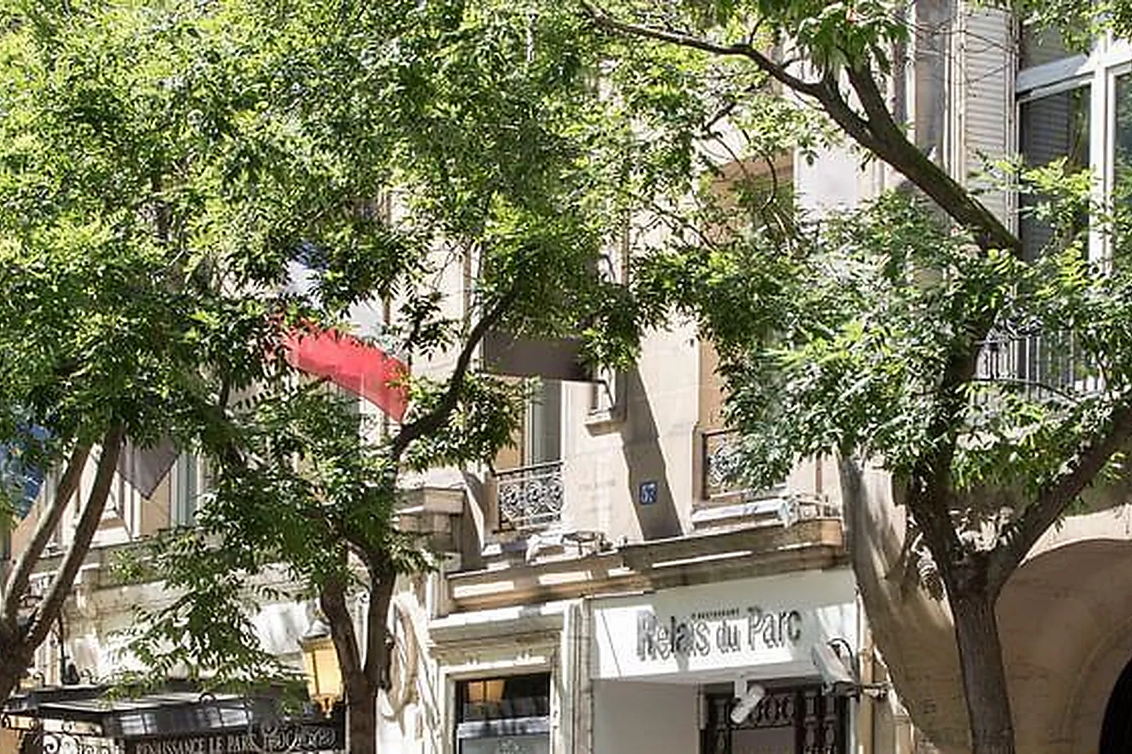 Lieux événementiels, RENAISSANCE PARIS NOBEL TOUR EIFFEL ****