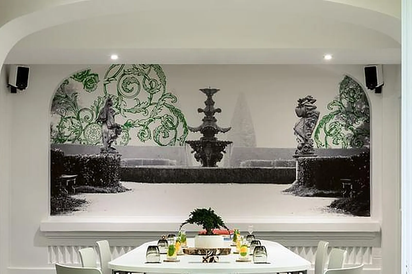 Lieux événementiels, RENAISSANCE PARIS NOBEL TOUR EIFFEL ****