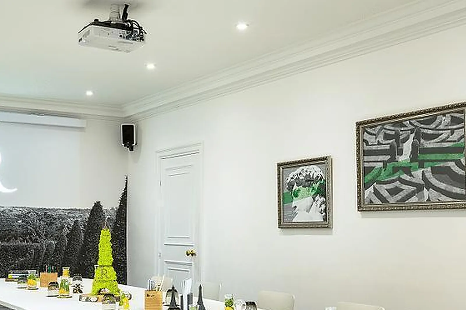 Lieux événementiels, RENAISSANCE PARIS NOBEL TOUR EIFFEL ****