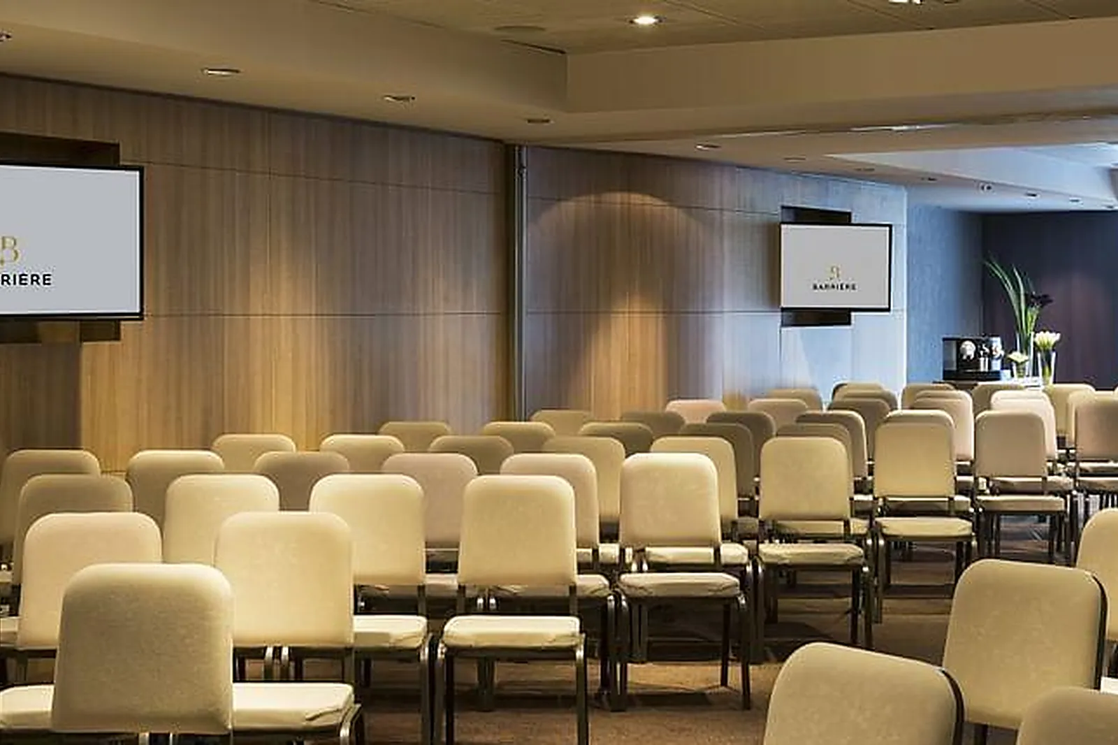 Lieux événementiels, RESORT BARRIÈRE LILLE *****