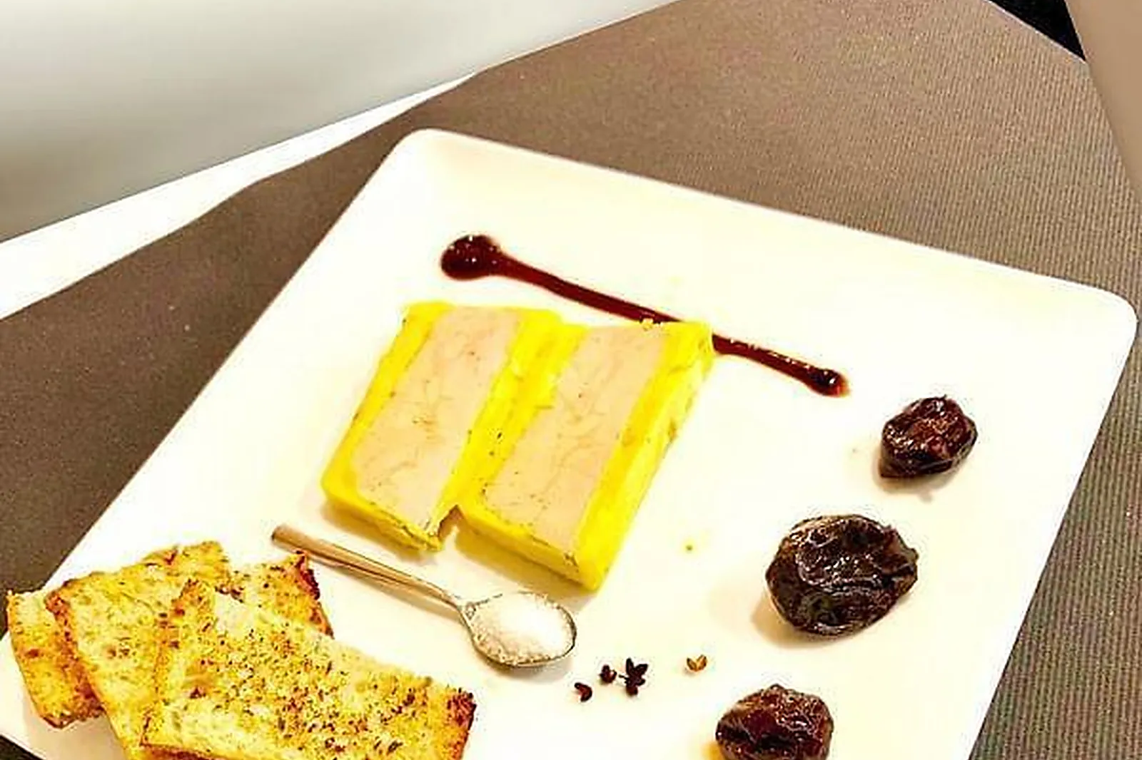 Lieux événementiels, RESTAURANT BAR L'ESCAPADE