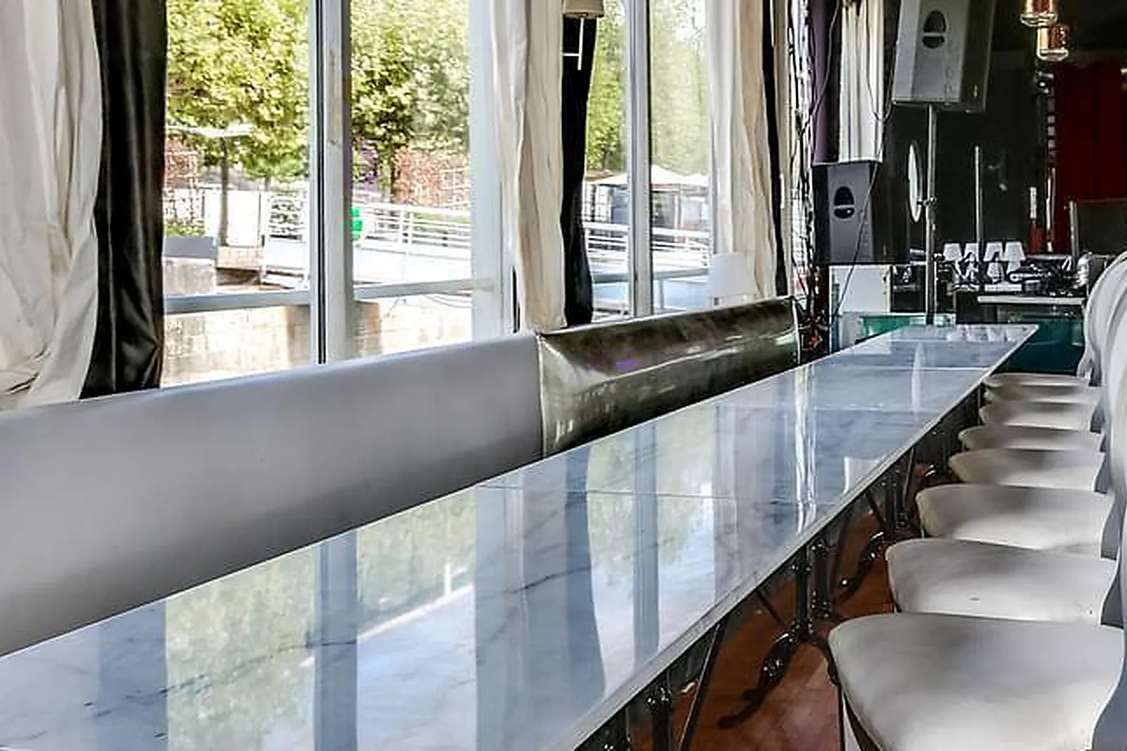 Lieux événementiels, RESTAURANT LE CAFÉ BARGE