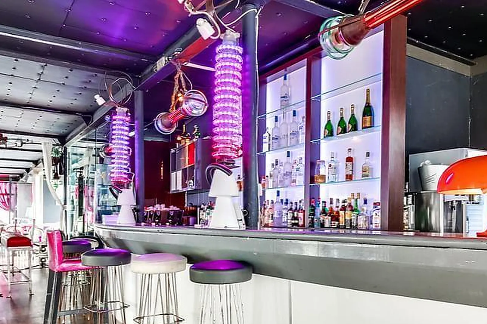 Lieux événementiels, RESTAURANT LE CAFÉ BARGE