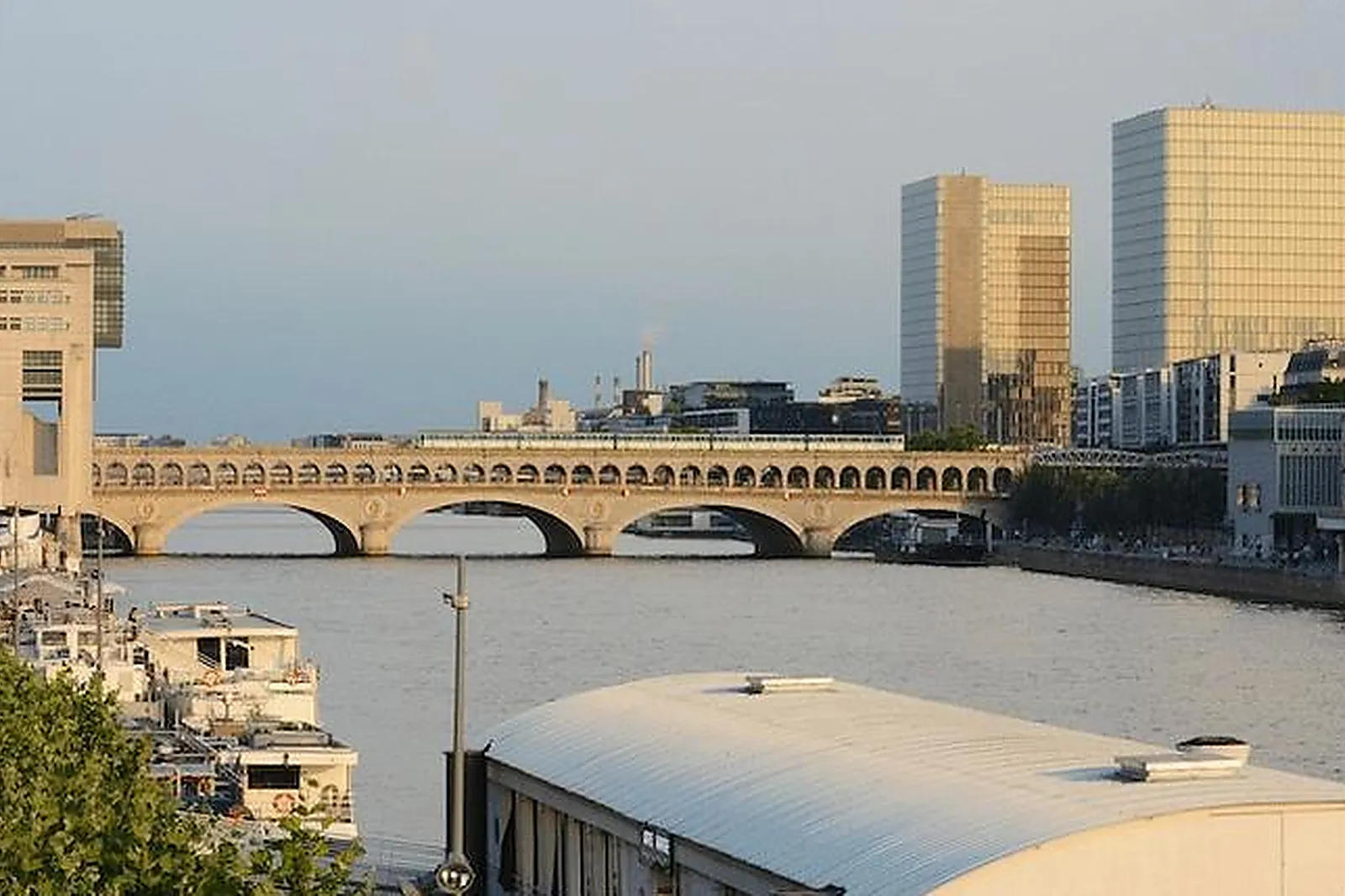 Lieux événementiels, RESTAURANT LE CAFÉ BARGE