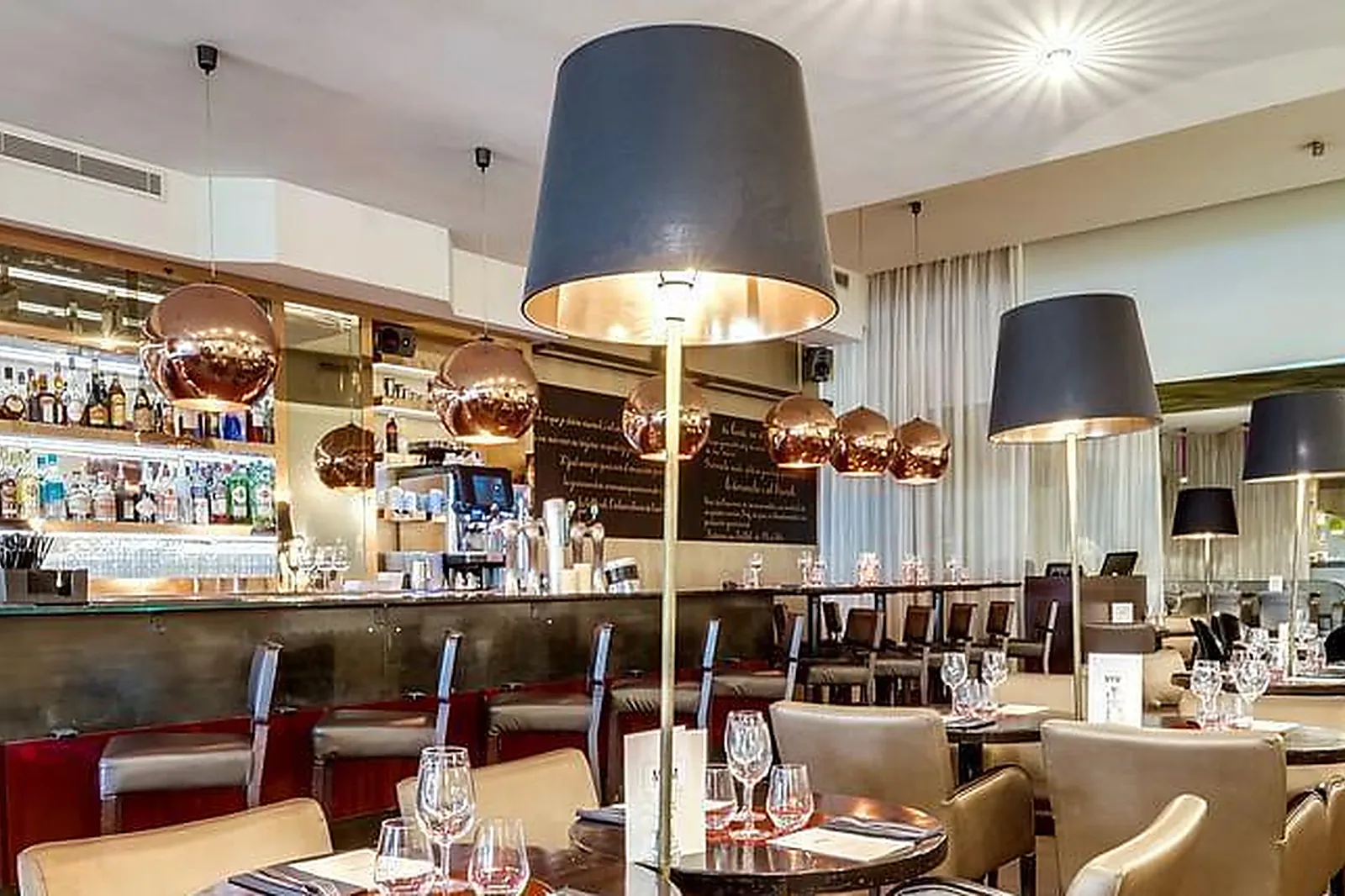 Lieux événementiels, RESTAURANT MÔM