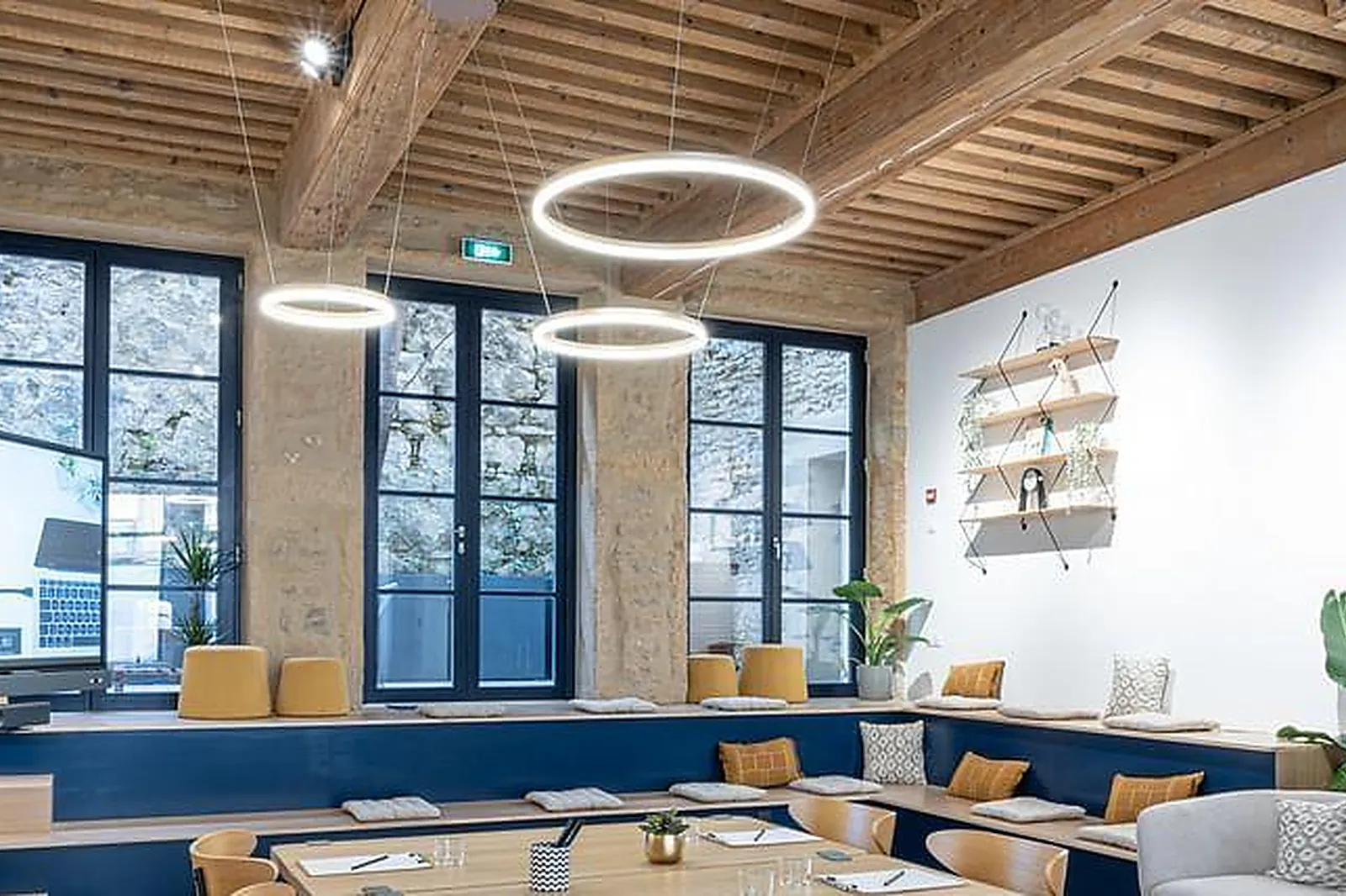 Lieux événementiels, SALLE DE RÉUNION PRIVATIVE JARDIN PUBLIC