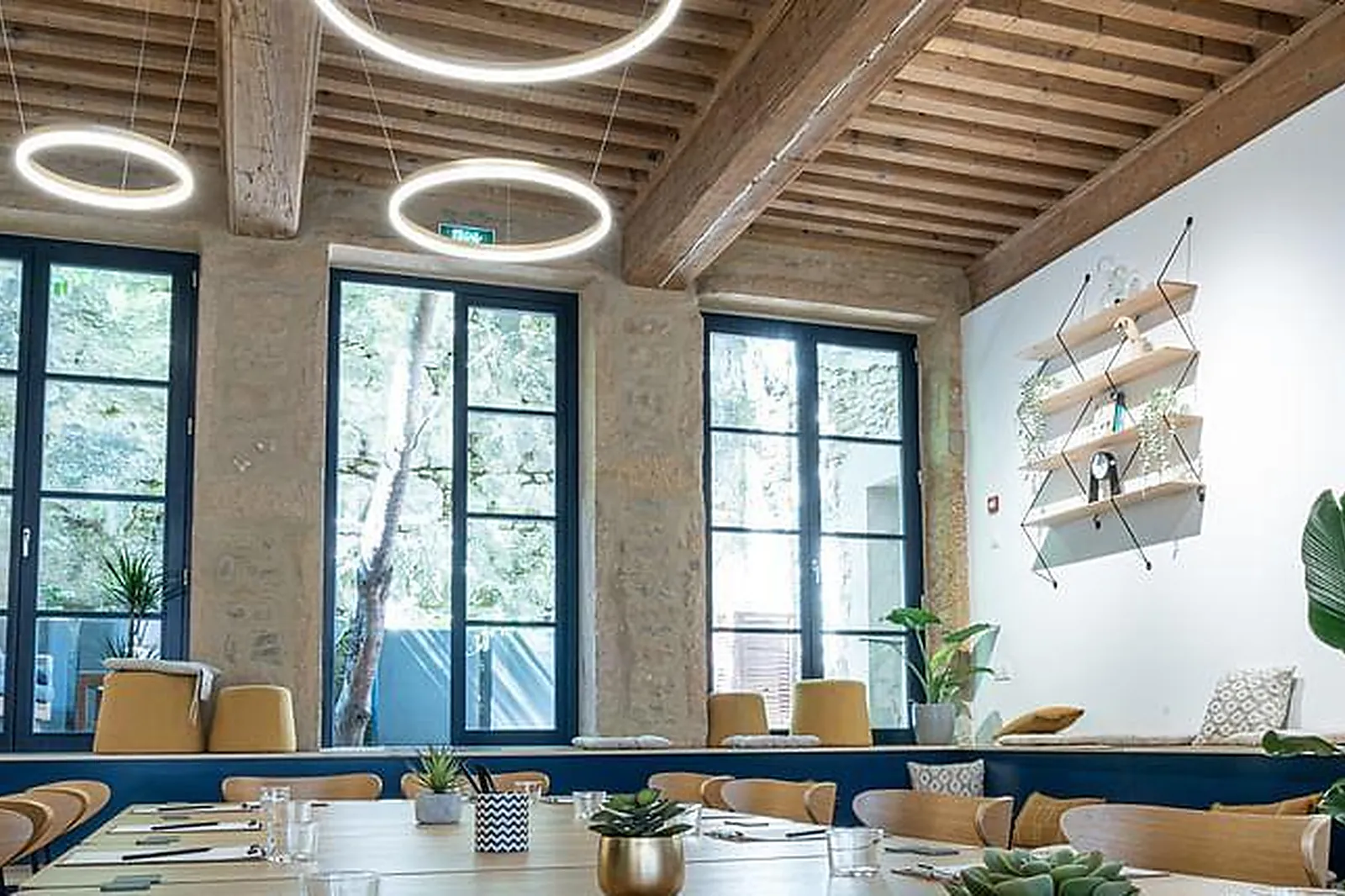 Lieux événementiels, SALLE DE RÉUNION PRIVATIVE JARDIN PUBLIC