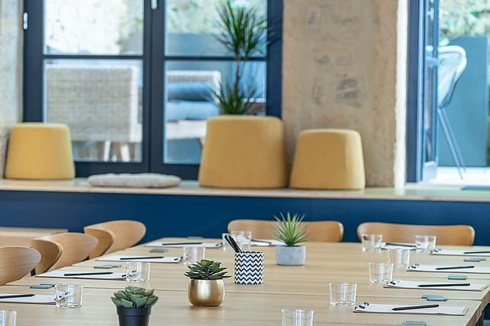 Lieux événementiels, SALLE DE RÉUNION PRIVATIVE JARDIN PUBLIC