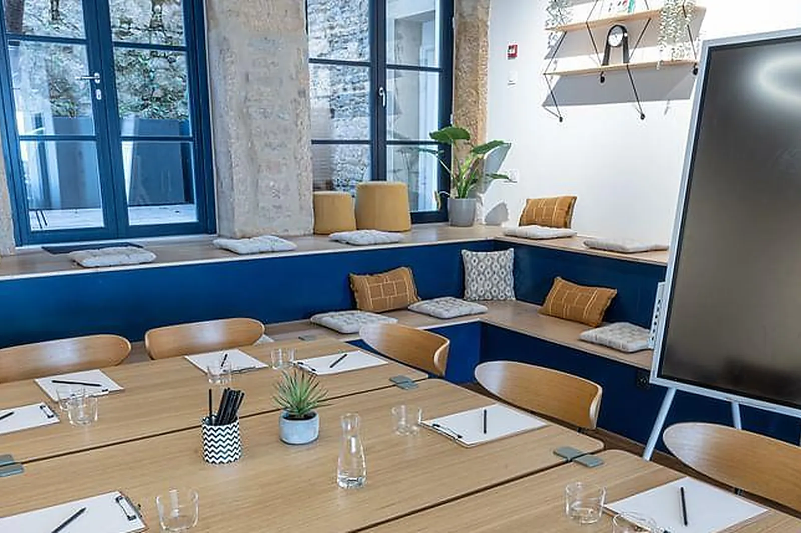 Lieux événementiels, SALLE DE RÉUNION PRIVATIVE JARDIN PUBLIC