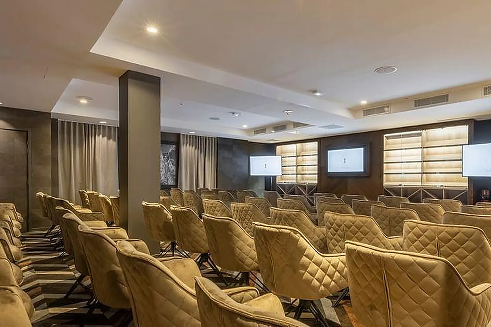 Lieux événementiels, ROYALE PARIS