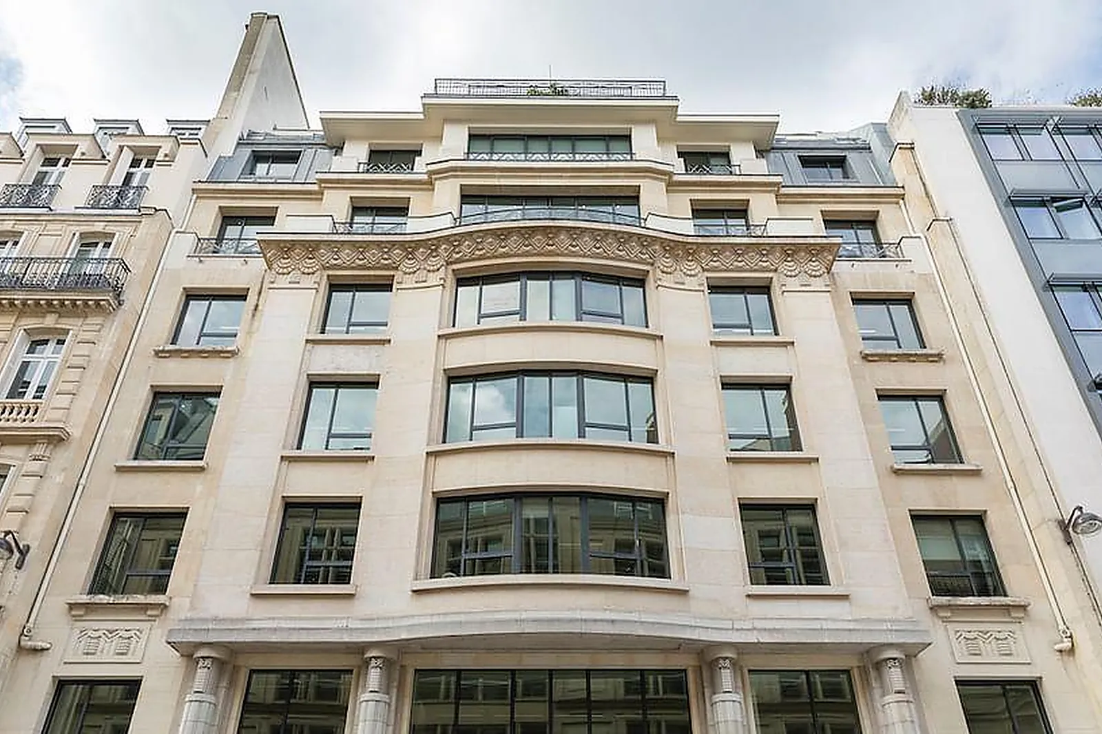 Lieux événementiels, RUE DE TÉHÉRAN PARIS