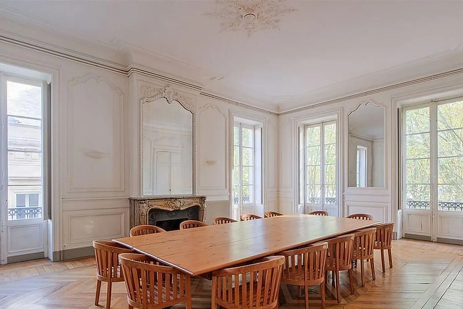 Lieux événementiels, LE COMPLEXE SALON DE PROVENCE