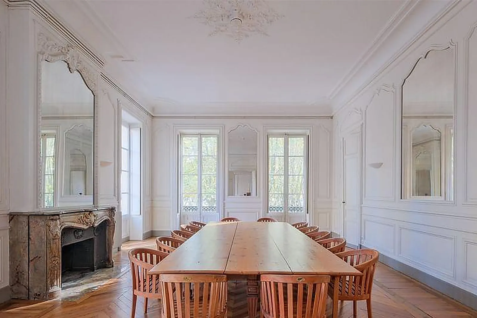 Lieux événementiels, LE COMPLEXE SALON DE PROVENCE