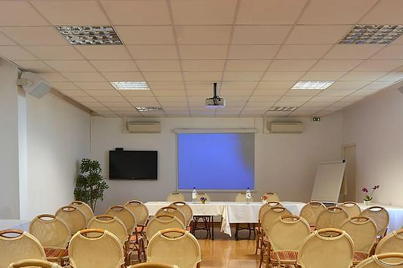 Lieux événementiels, RÉSIDENCE LES CALANQUES