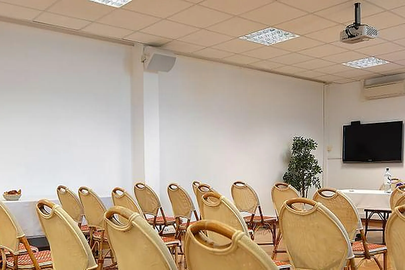 Lieux événementiels, RÉSIDENCE LES CALANQUES