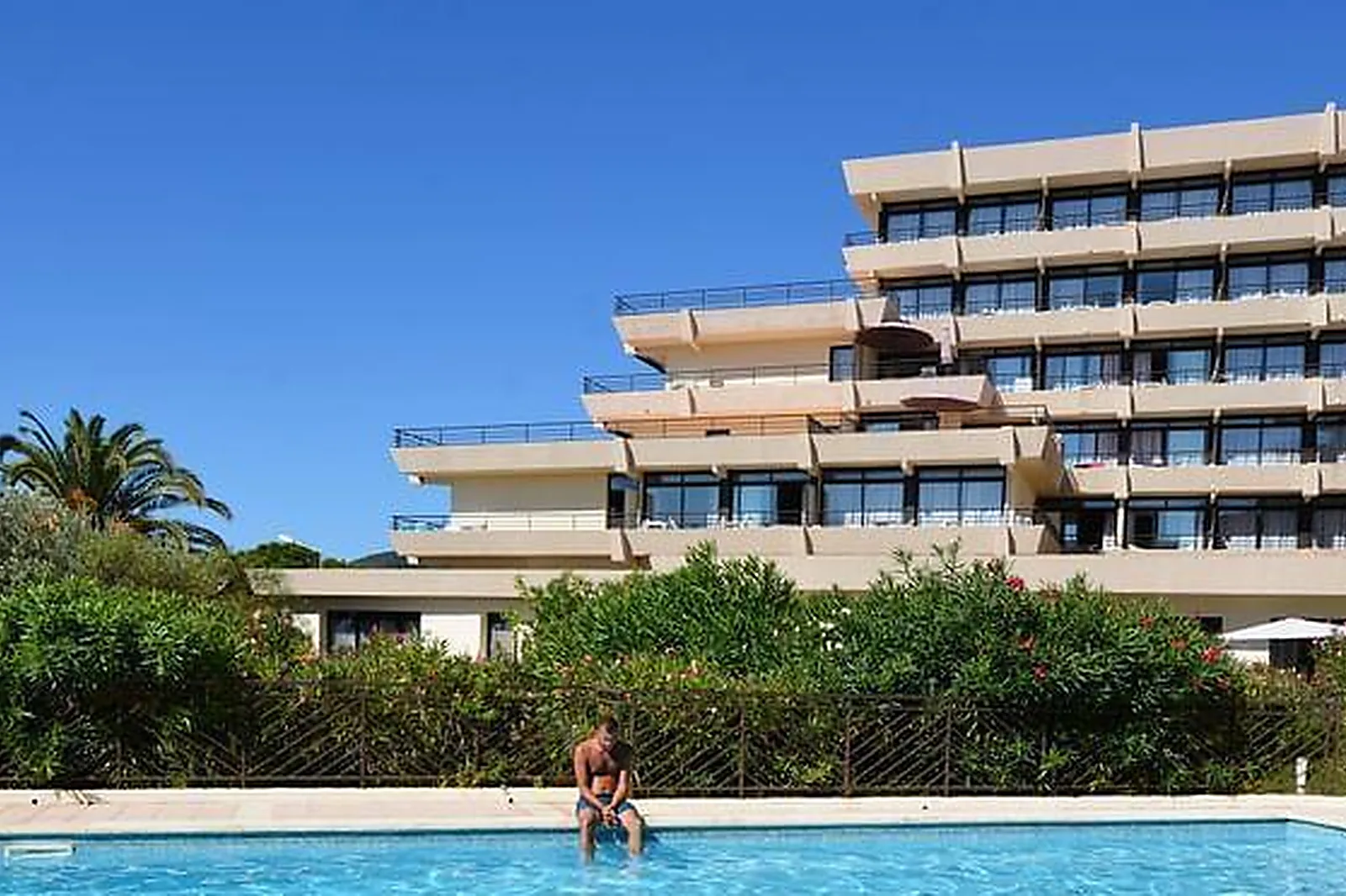 Lieux événementiels, RÉSIDENCE LES CALANQUES