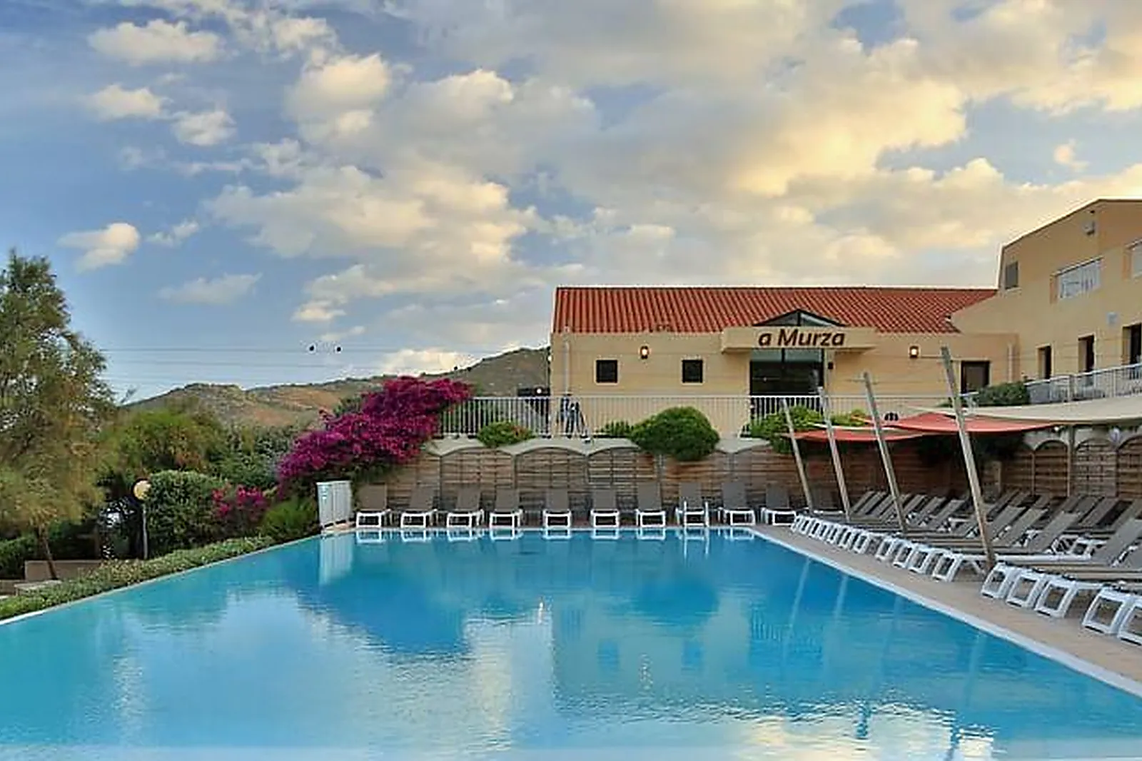 Lieux événementiels, RÉSIDENCE PAESE DI LAVA***