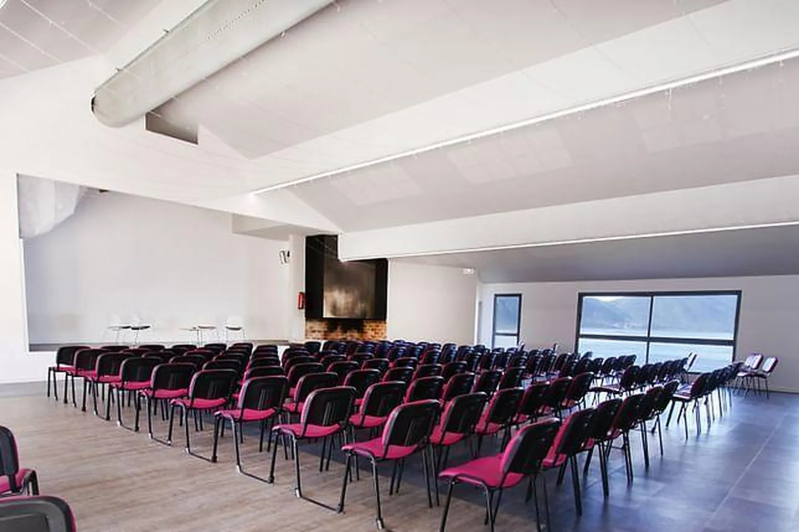 Lieux événementiels, RÉSIDENCE PAESE DI LAVA***