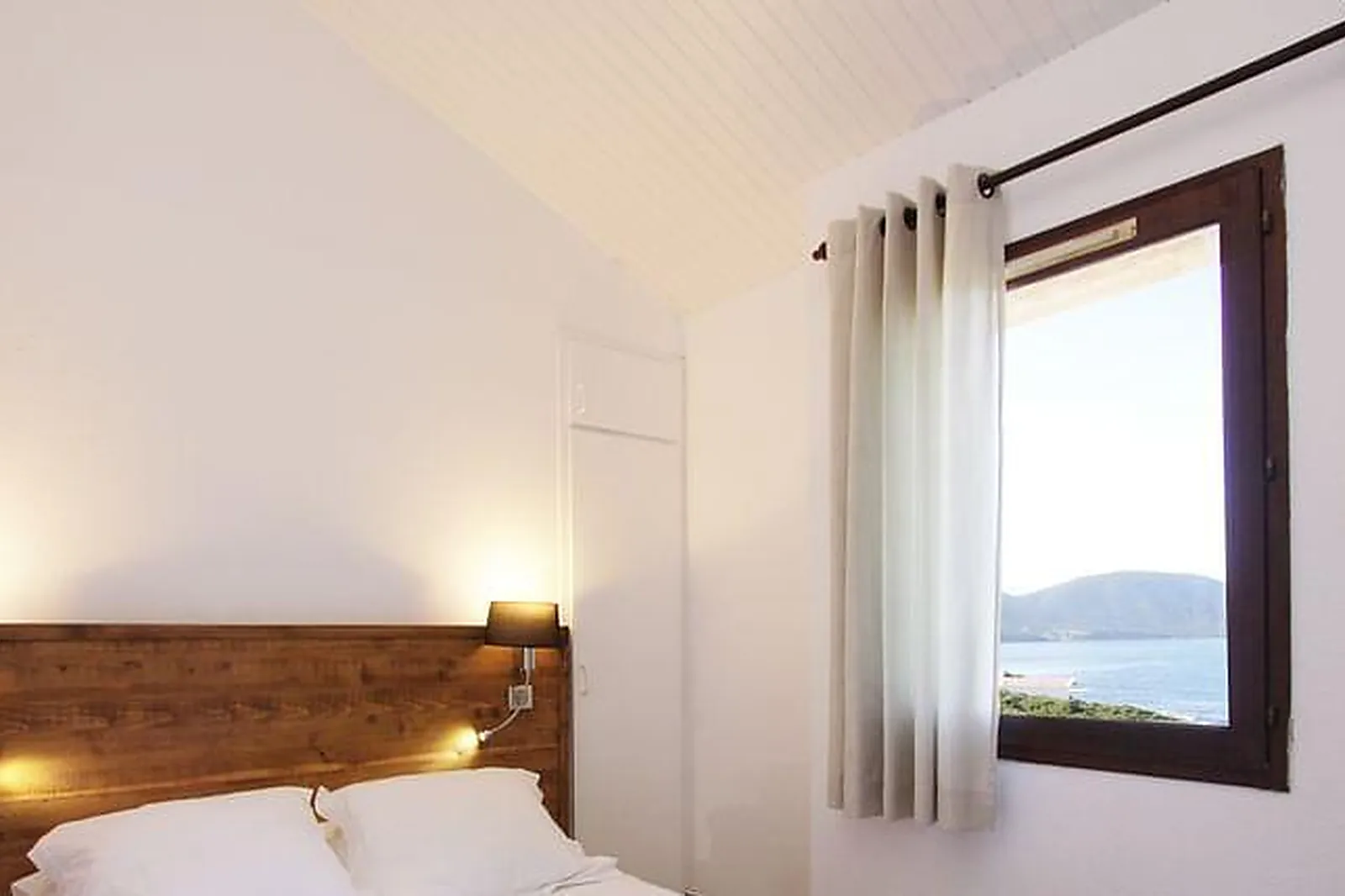 Lieux événementiels, RÉSIDENCE PAESE DI LAVA***