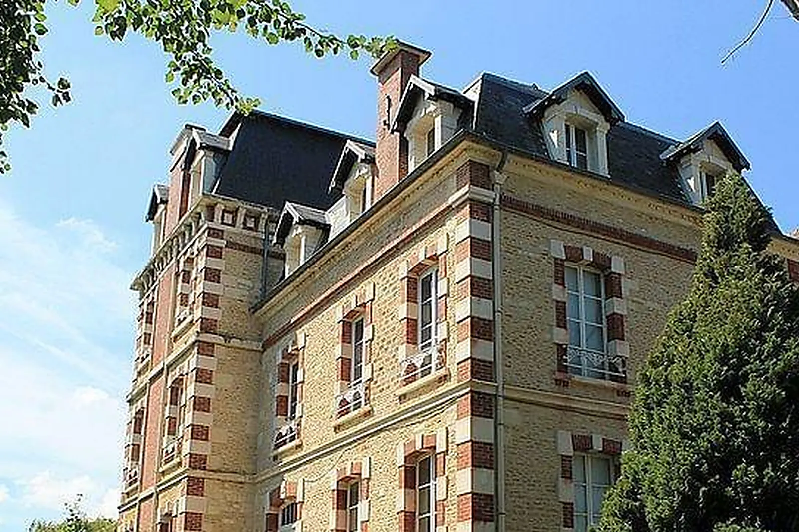 Lieux événementiels, RÉSIDENCE SERVICES CHÂTEAU SAINT PIERRE OURSIN