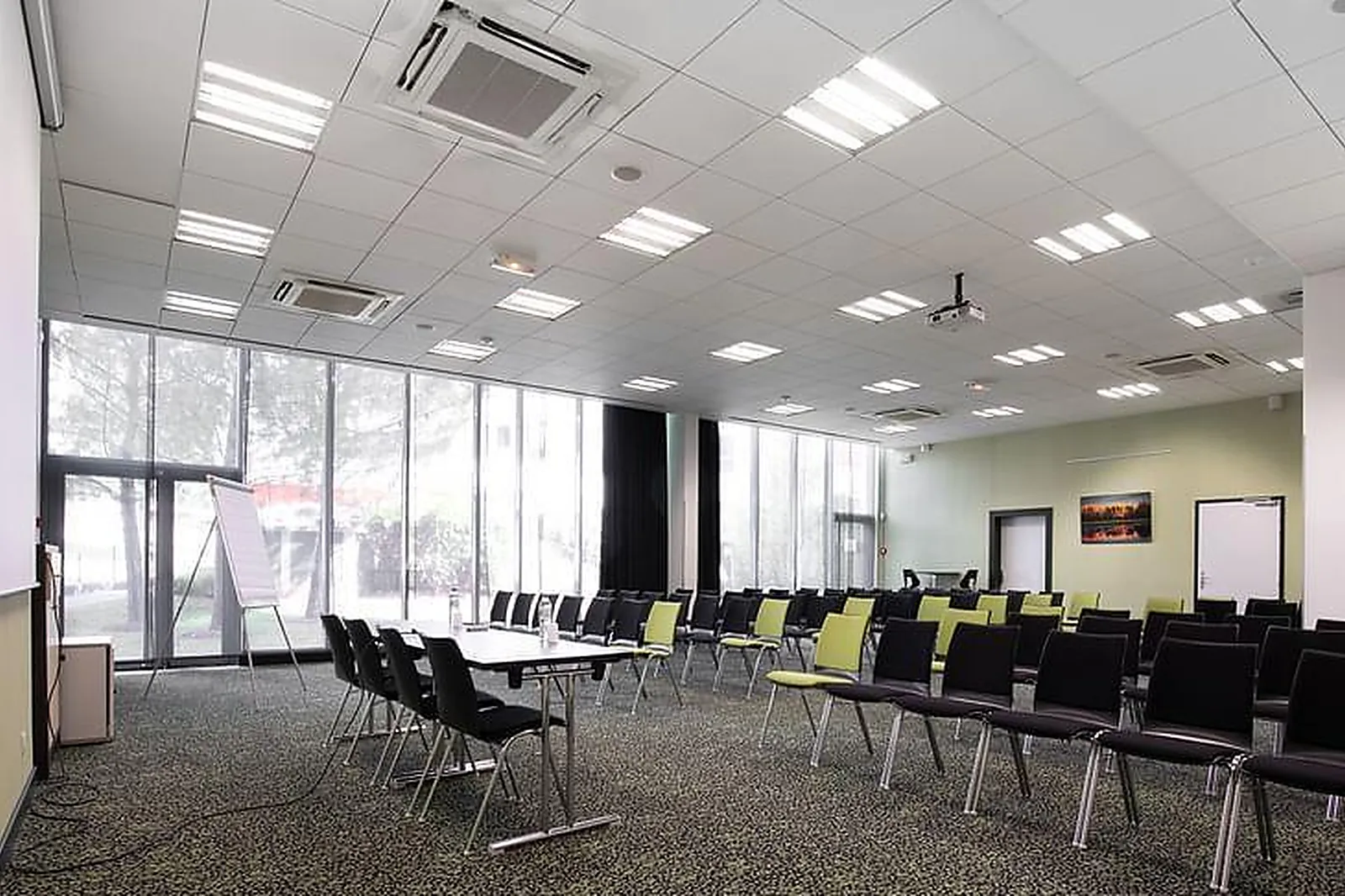 Lieux événementiels, RÉSIDENCE ÔTELIA AFFAIRES & BIEN-ÊTRE LYON ***