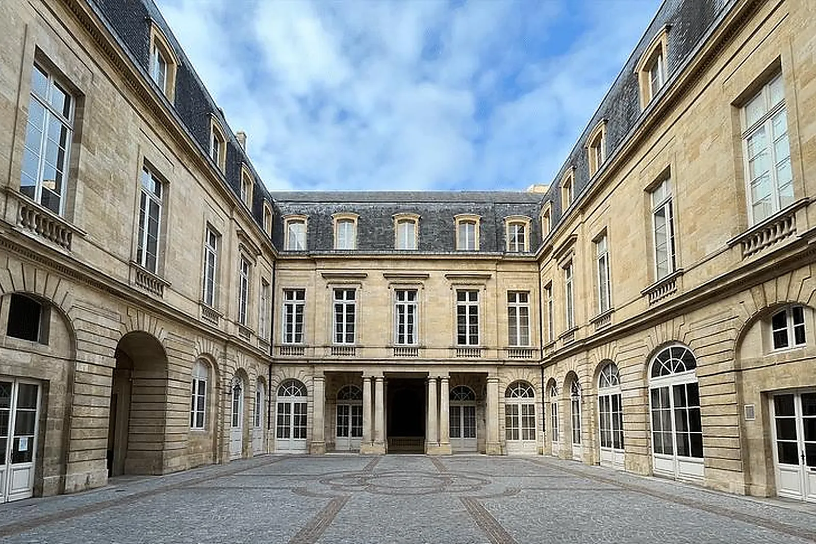 Lieux événementiels, SALLE CHAPEAU ROUGE