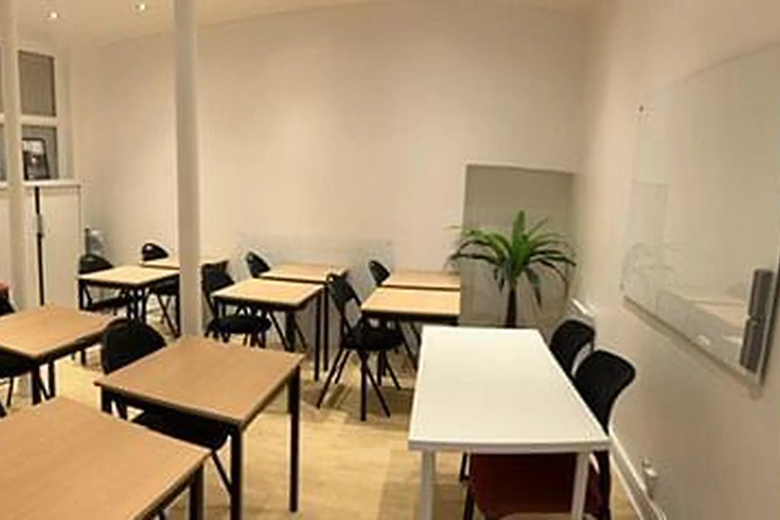 Lieux événementiels, SALLE LONDON - RÉUNION OU FORMATION