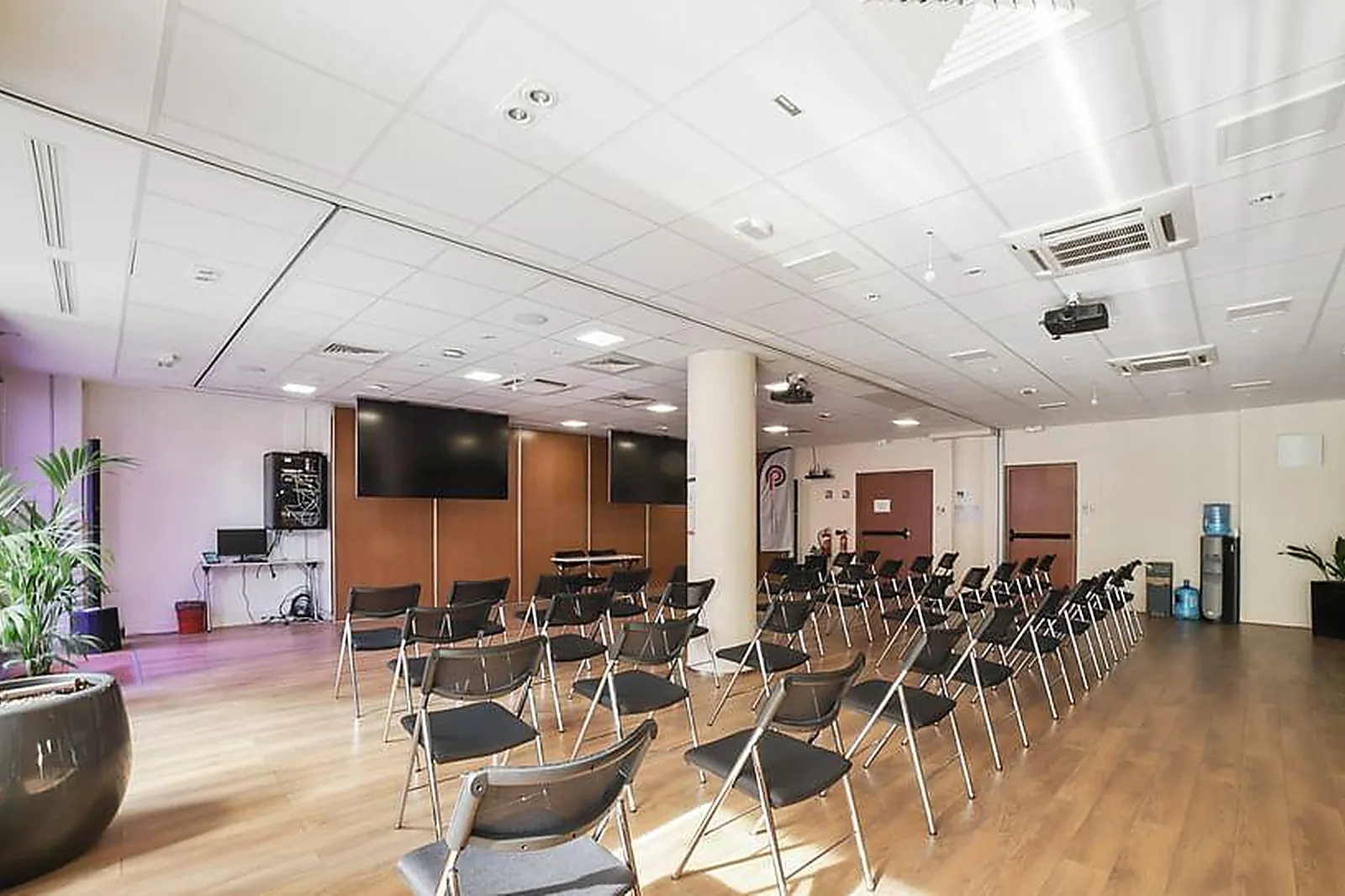 Lieux événementiels, SALLE LONGCHAMP