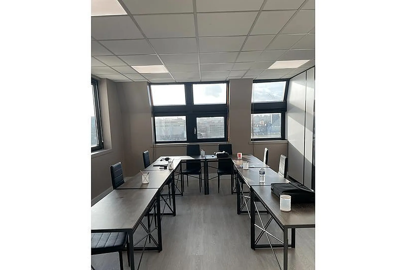 Lieux événementiels, SALLE DE RÉUNION/SALLE DE CLASSE