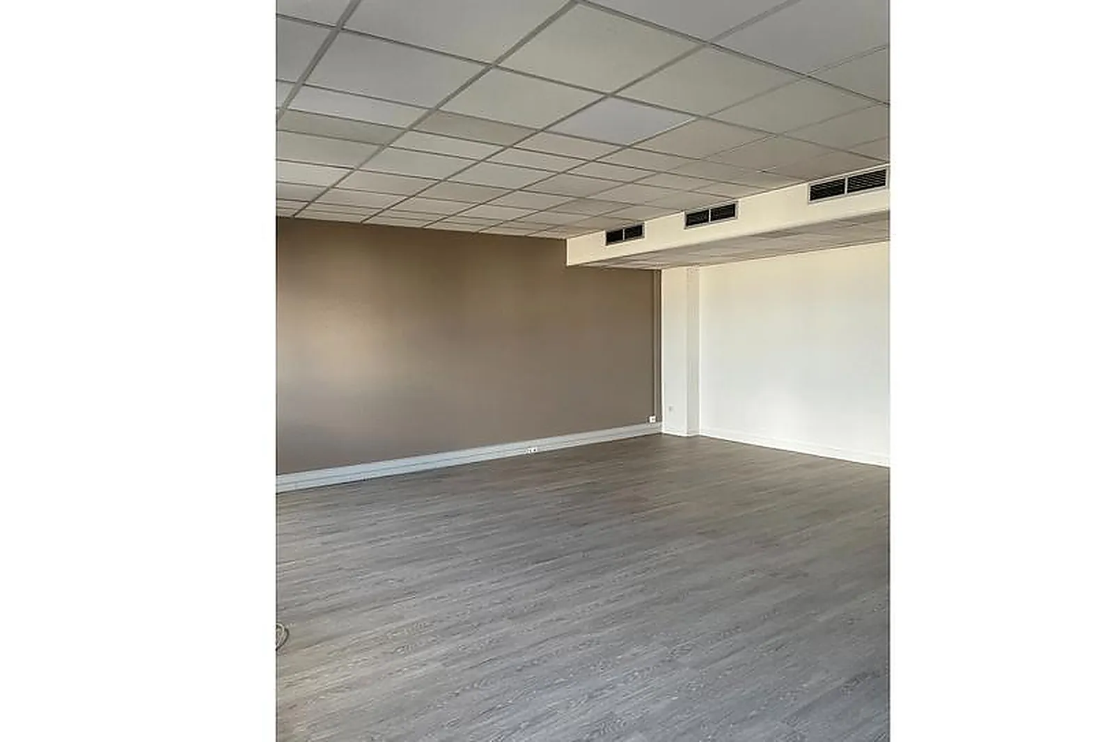 Lieux événementiels, SALLE DE RÉUNION/SALLE DE CLASSE